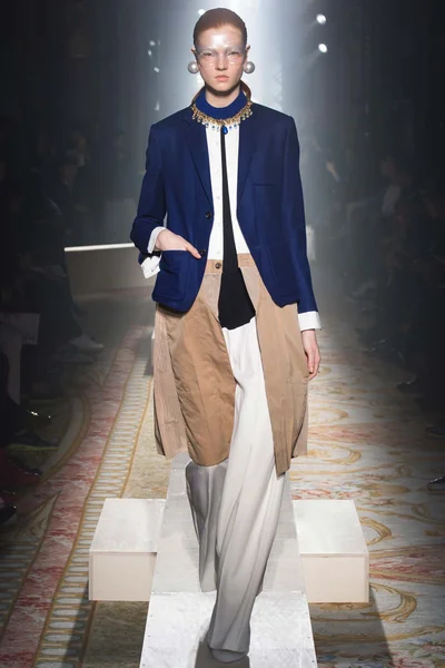 Look 25